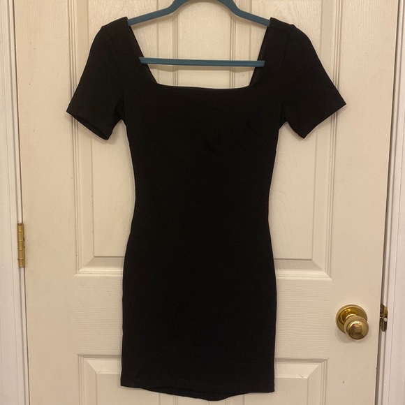 Lulus Dresses & Skirts - Lulu’s Short Sleeve Black Dress